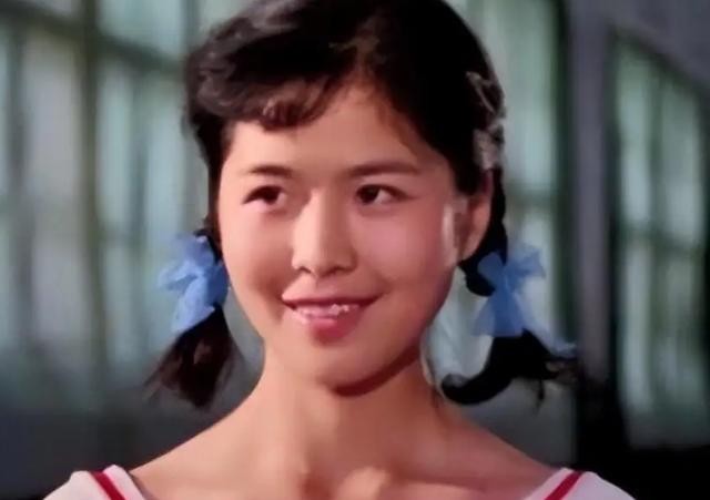 ​田歌离婚后生下孩子了吗（经历一段失败的婚姻后）