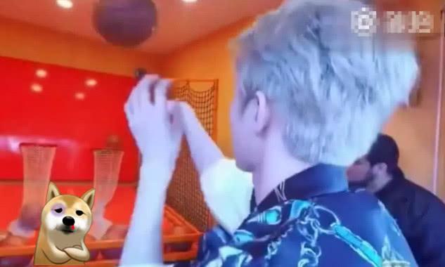 蔡徐坤竟真的会打篮球?曾在美国“叱咤风云”,solo过欧文!