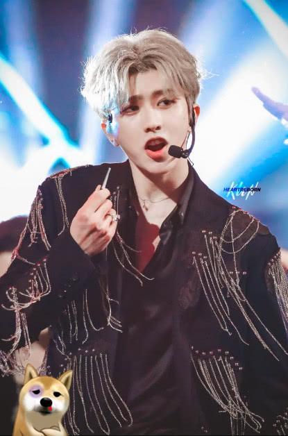 蔡徐坤竟真的会打篮球?曾在美国“叱咤风云”,solo过欧文!