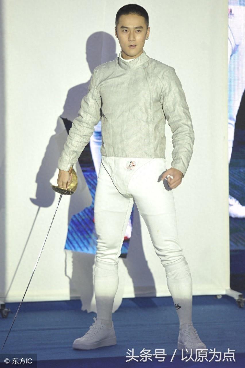 蒋劲夫前女友曝被踢到流产,男方未回应,似好友发文斥其女友造谣