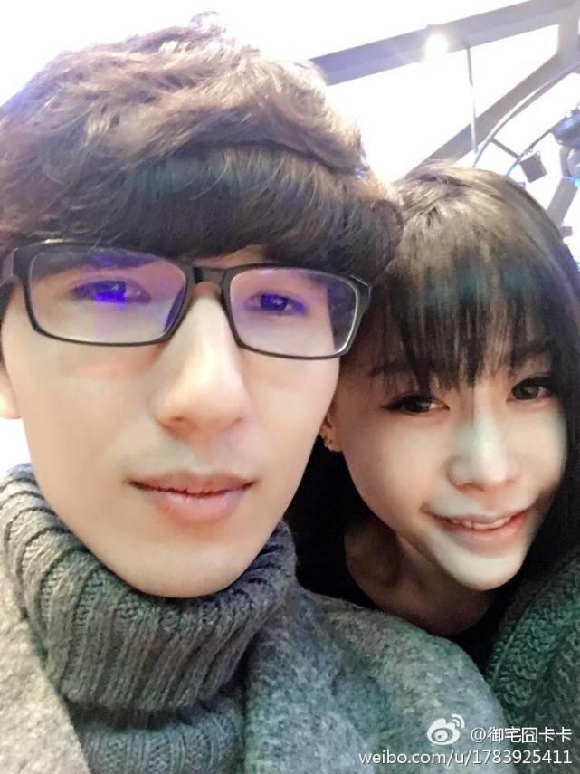 ​全民卡卡和侯爷、Benji合影，网友：蛇精女友被拐跑了