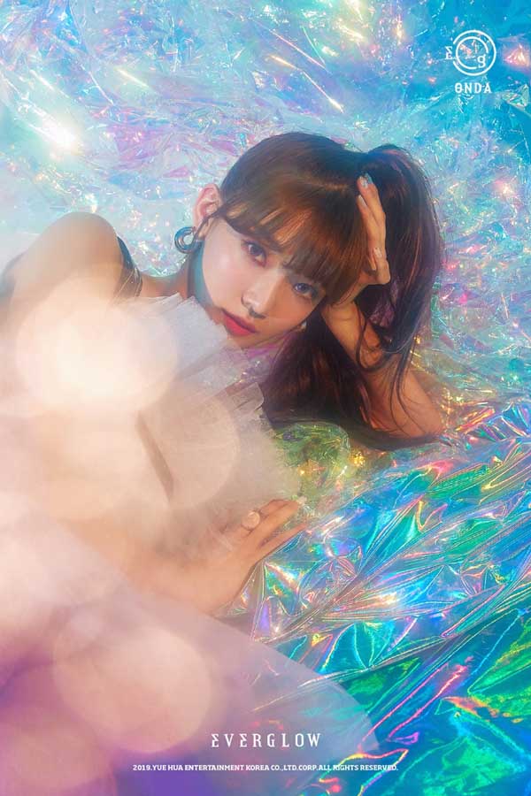乐华女团EVERGLOW出道在即 专辑预告照展独特魅力