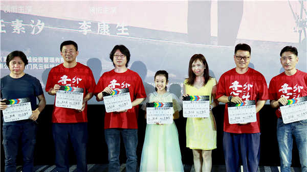 自“金鸡”落户厦门后，厦门市致力于打造“电影之城、影视之都”，多措并举，推动影视产业高质量发展。8月15日，电影《意外人生》全国首映礼在厦门思明区中影梦工坊影城举行，此次在厦门举办全国首站首映礼，不仅