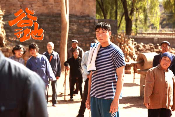 献礼片《谷子地》热映 林妙可复出大银幕成亮点获赞可塑性强