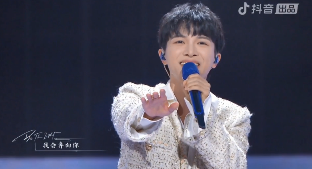 李宇春周深汪峰凤凰传奇出王炸，抖音年终线上演唱实力突围