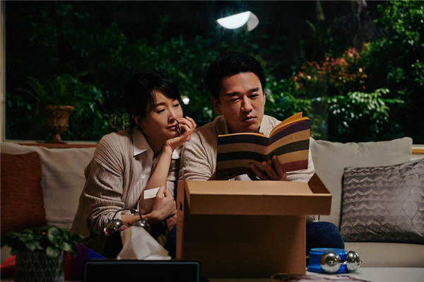 青春爱情电影《不能流泪的悲伤》正在全国热映中，上映以来收获无数观众的好评，引发感动狂潮，更是在购票平台获得9.0的高分。今日影片曝光了“记得爱情”正片片段，林汉聪（王耀庆 饰）与赵心卉（左小青 饰）在
