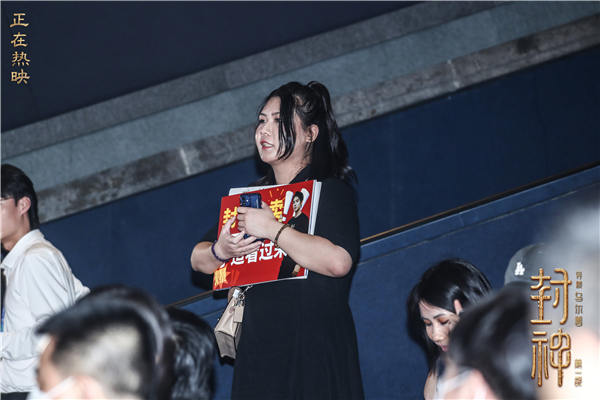 中国首部国民神话史诗电影《封神第一部》正在好评热映中，猫眼评分9.4、豆瓣评分7.7，持续三天拿下票房日冠。导演乌尔善，主演费翔、于适、黄曦彦来到全国巡回礼南宁站，现场观众好评不断，纷纷表示影片有质感