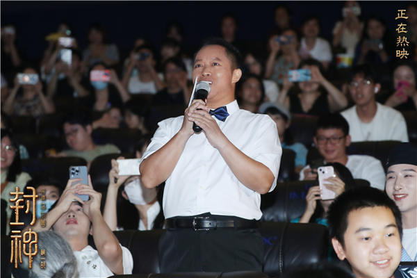 中国首部国民神话史诗电影《封神第一部》正在好评热映中，猫眼评分9.4、豆瓣评分7.7，持续三天拿下票房日冠。导演乌尔善，主演费翔、于适、黄曦彦来到全国巡回礼南宁站，现场观众好评不断，纷纷表示影片有质感
