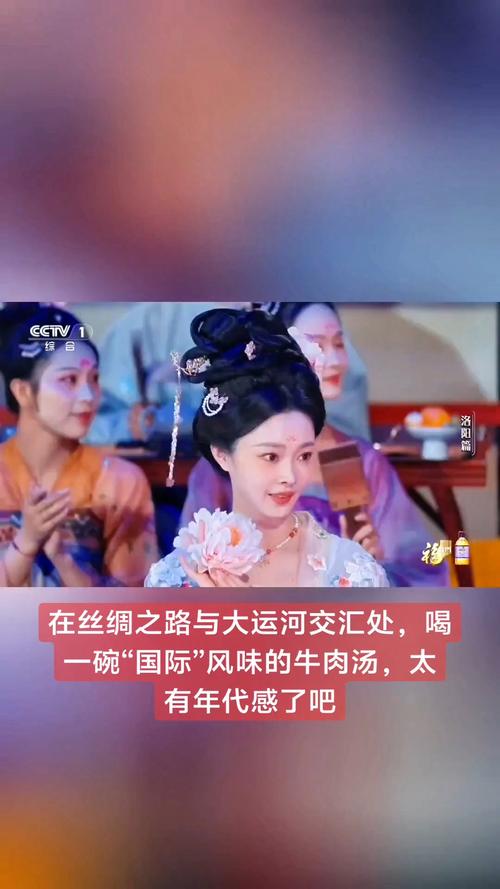 宋轶《登场了!洛阳》体验文化讲师 河灯许愿致敬洛阳文化